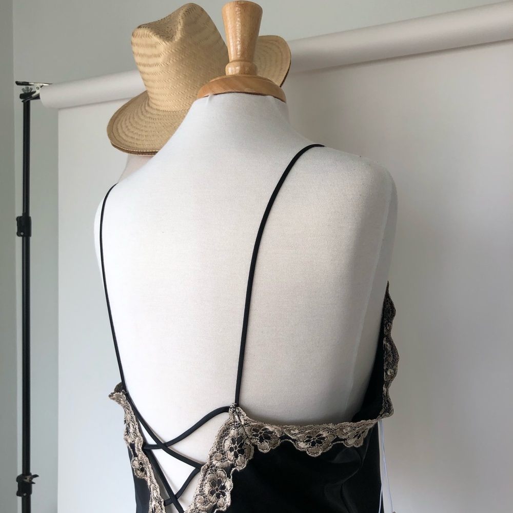 SOLD ❌ VINTAGE BLACK NIGHTDRESS WITH SCALLOP TRIM - Picture 2 of 8